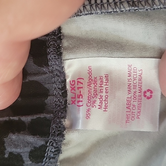 3/$12 Set of No Boundries leggings - Picture 5 of 11